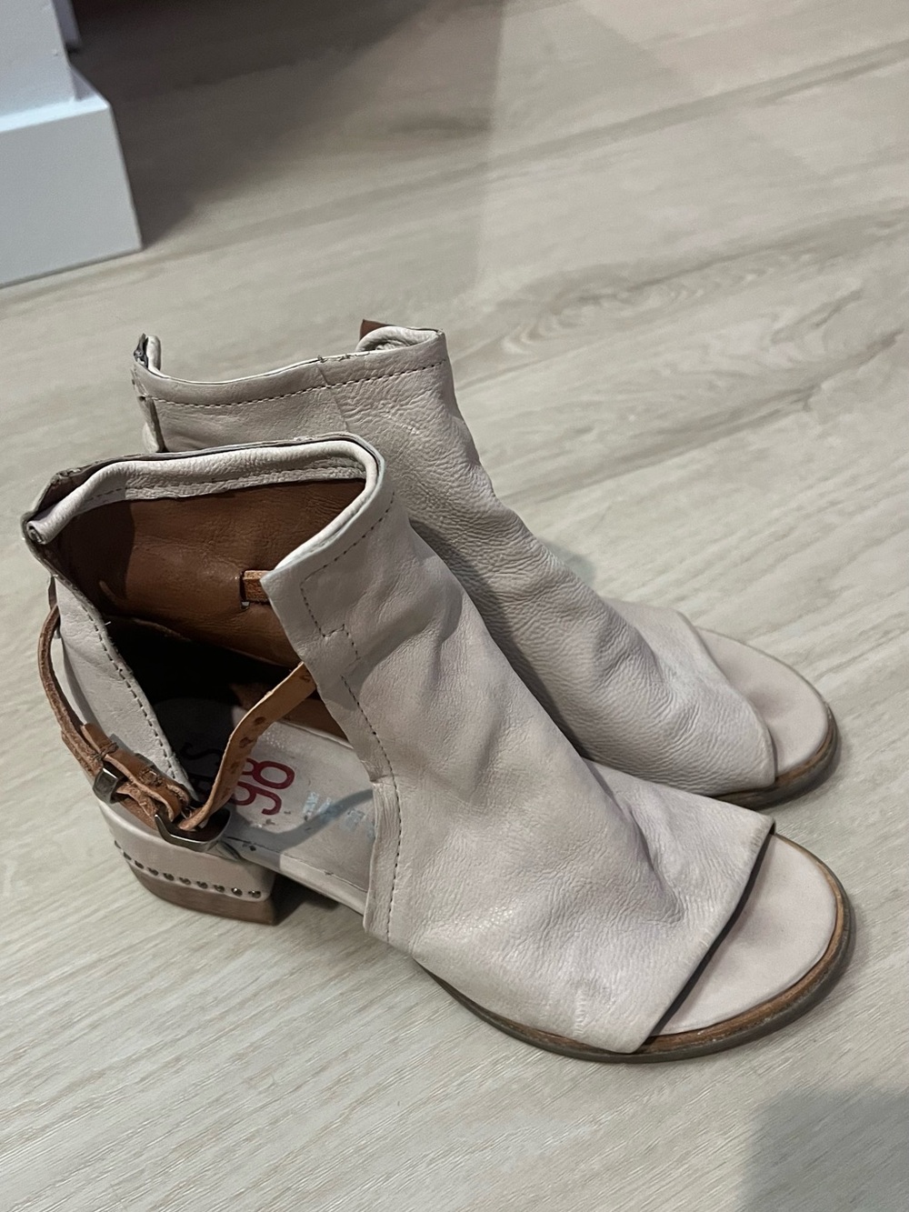 A.S.98 Cream Leather Open-Toe Slingback Mules